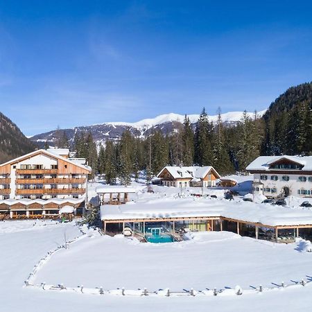 Hotel Dolomitenhof & Chalet Alte Post Sexten ภายนอก รูปภาพ