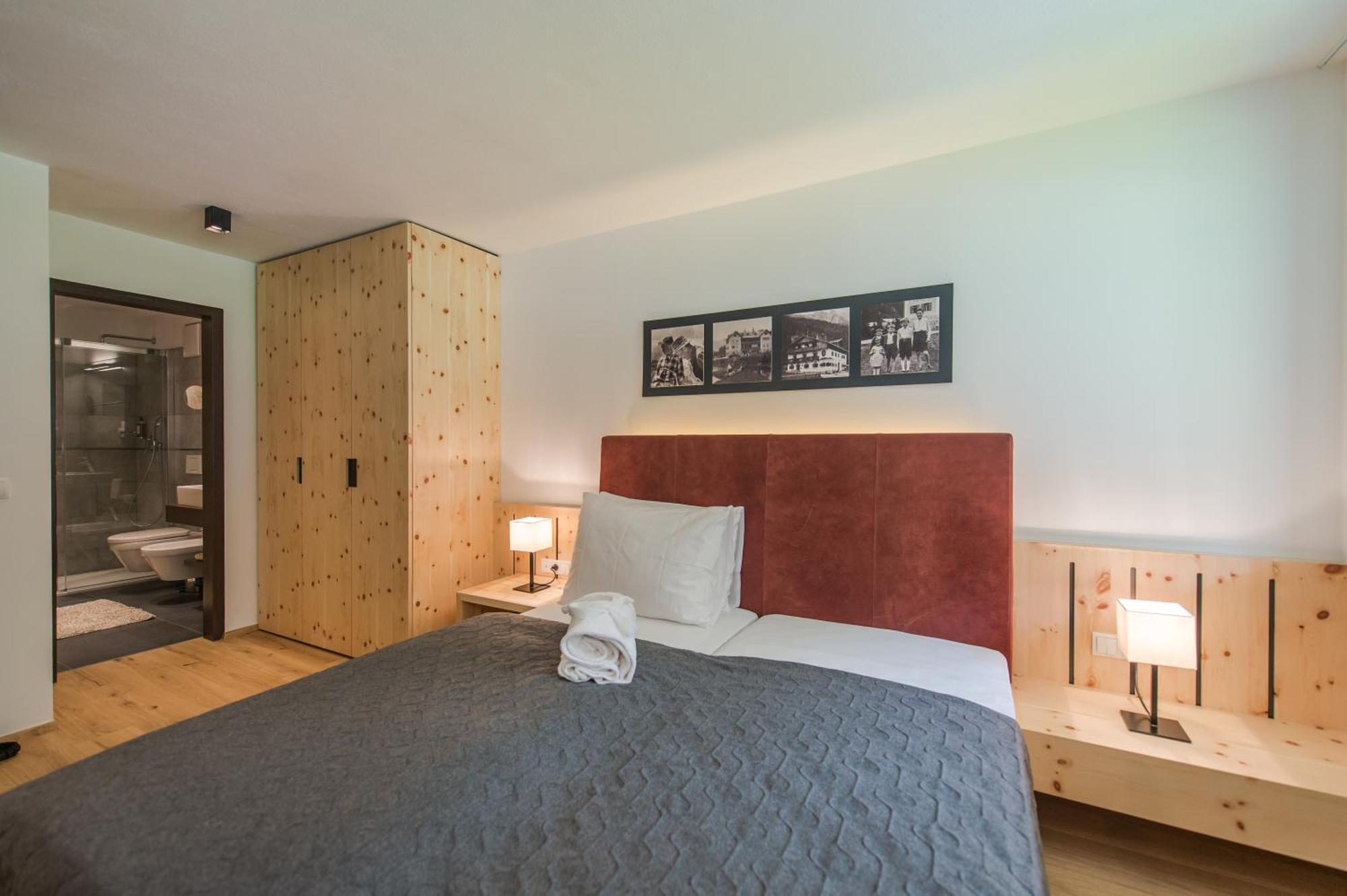 Hotel Dolomitenhof & Chalet Alte Post Sexten ห้อง รูปภาพ