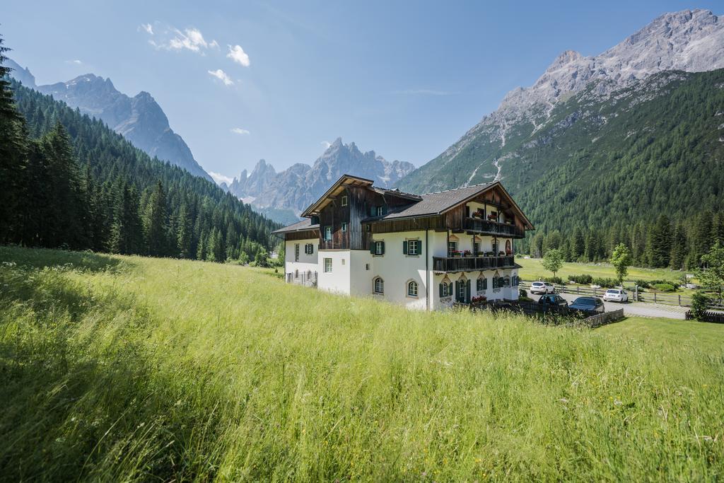 Hotel Dolomitenhof & Chalet Alte Post Sexten ภายนอก รูปภาพ